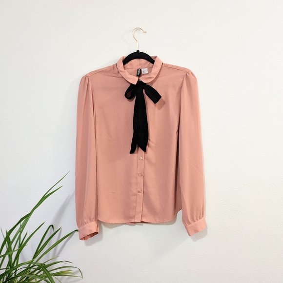 H&M Tops - 4/$25 NWT H&M tie-neck blouse